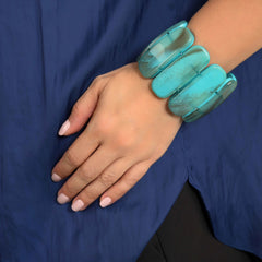 Bracelet Mina en acétate bleu monté qur cable élastique