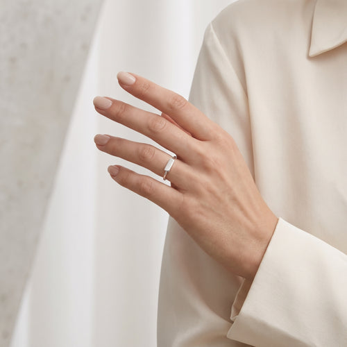 Ava Ring
