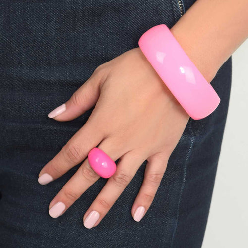 Lara ring in pink Lucite