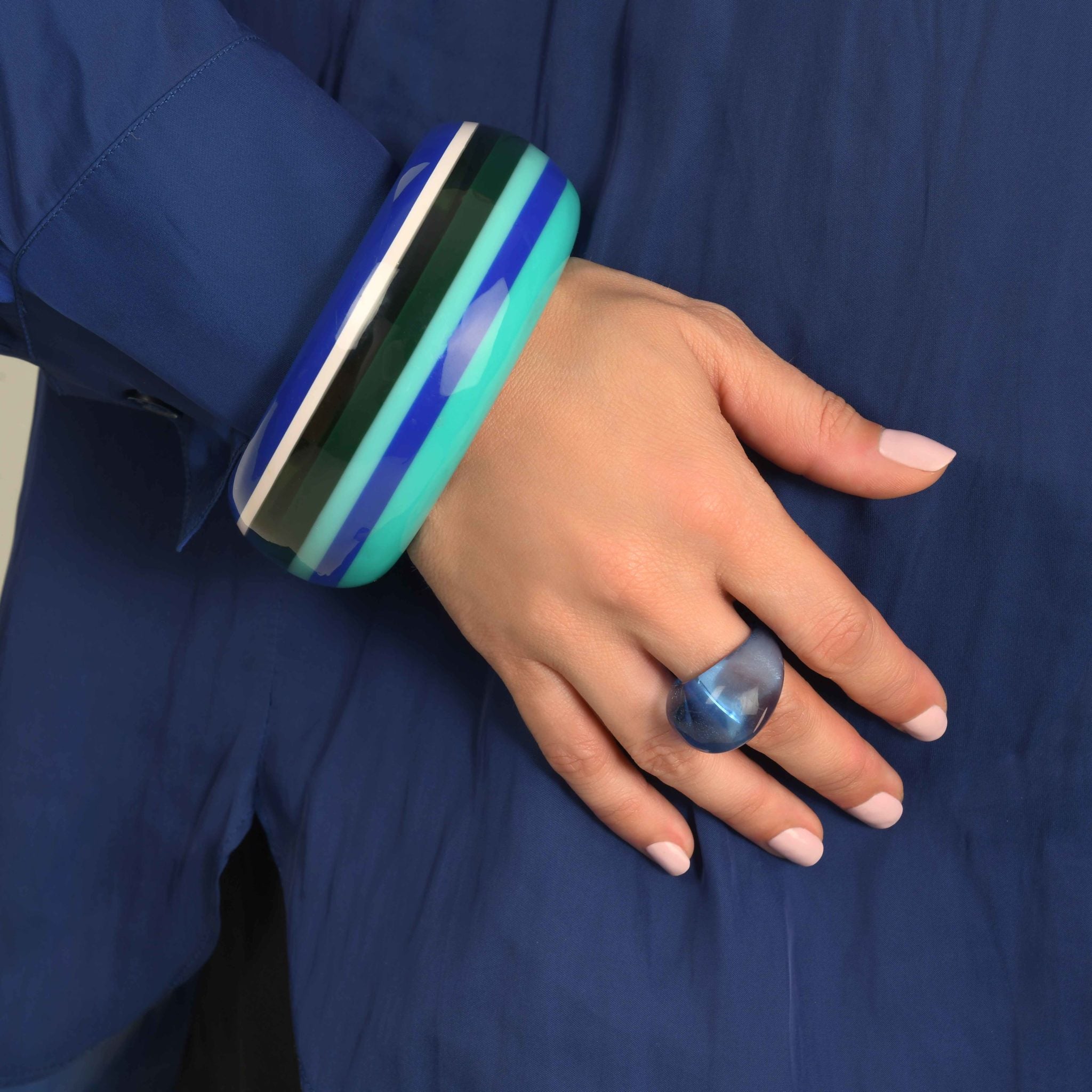 Bague Mina en Lucite bleue transparente