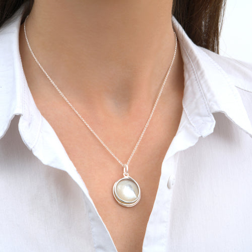 Mother-of-Pearl Swirl Necklace