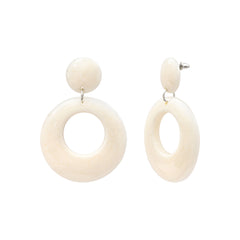 Boucles d'Oreilles Linnea en Résine Crème et  Acier
